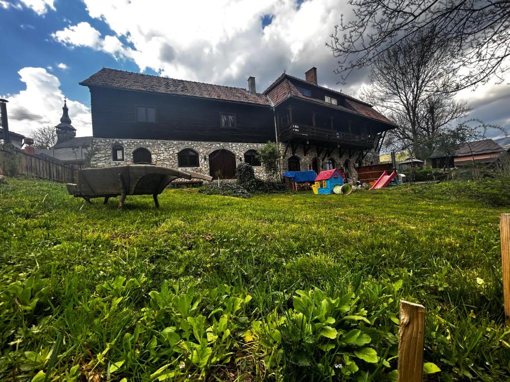 Zahrada ubytování LaConac Lupsa