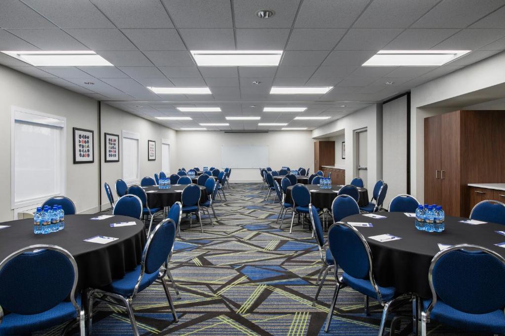 Holiday Inn Express Hotel & Suites Saskatoon by IHG - Resim 27