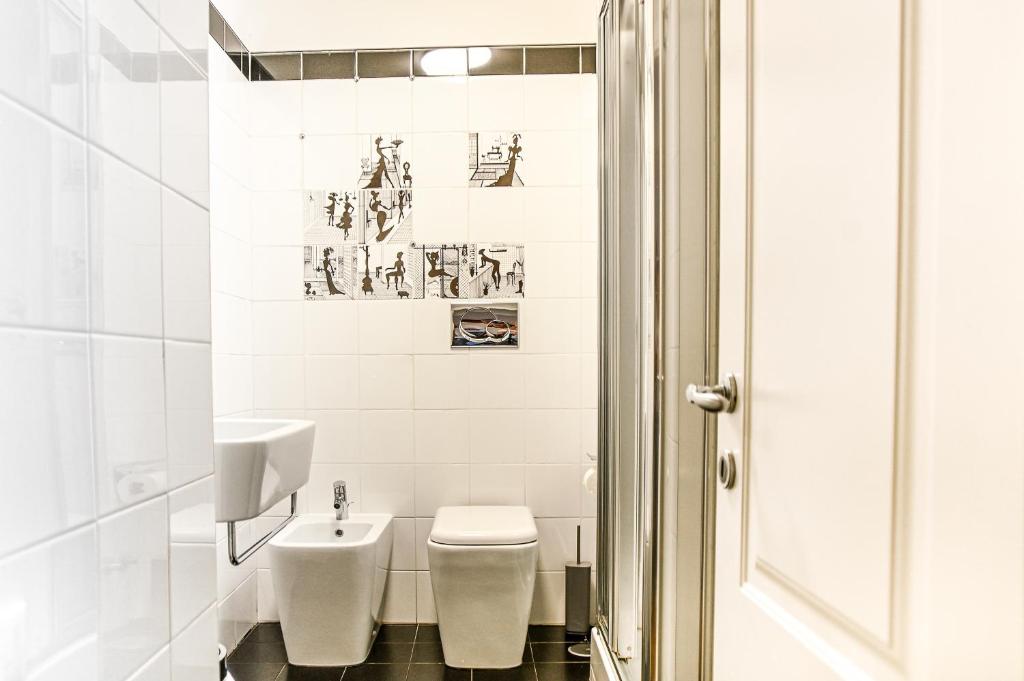 A bathroom at Feliz in Roma B&B