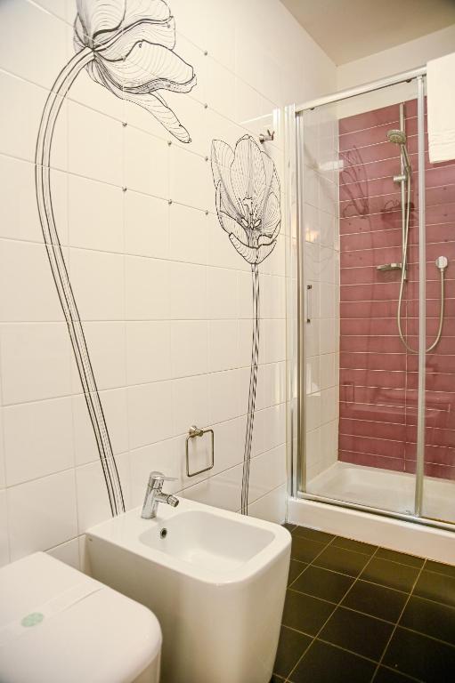 A bathroom at Feliz in Roma B&B
