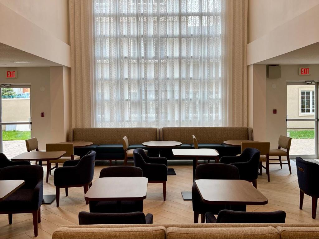 Staybridge Suites - Calgary Airport by IHG - Resim 45