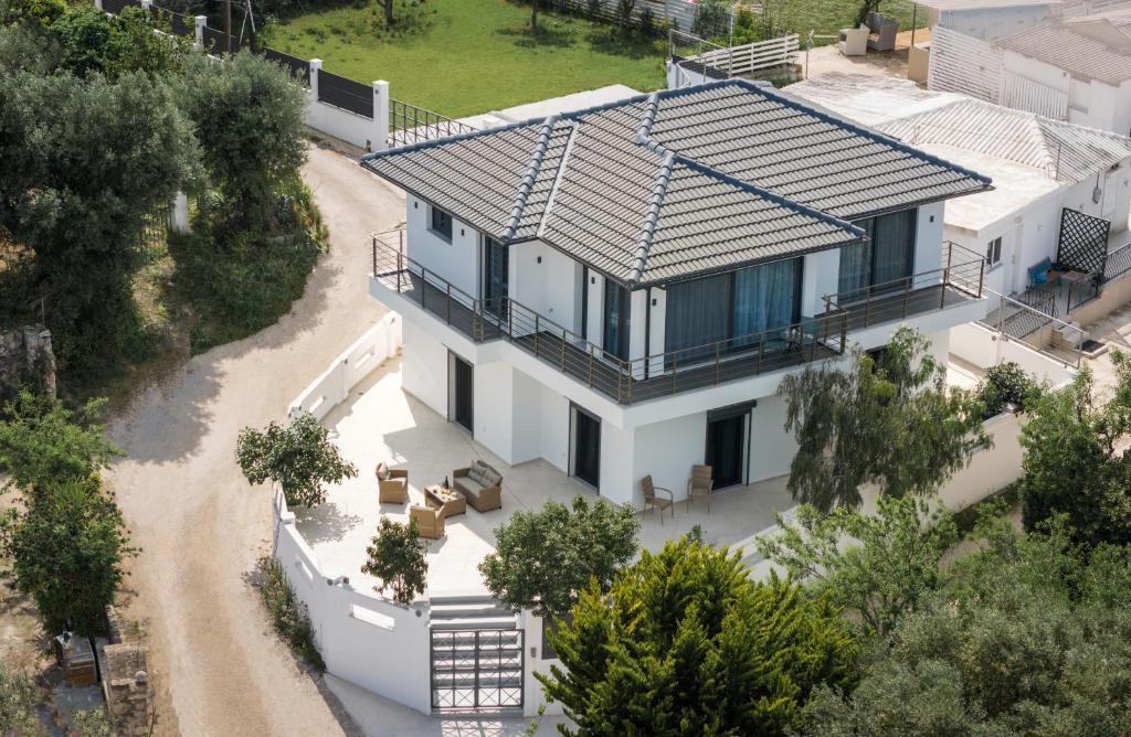 an overhead view of a house with a roof at Mare Vento I in Akrotiri