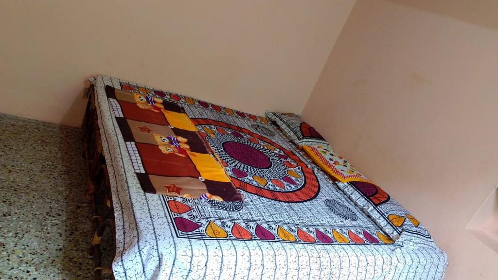 Posteľ alebo postele v izbe v ubytovaní Rudra home stay