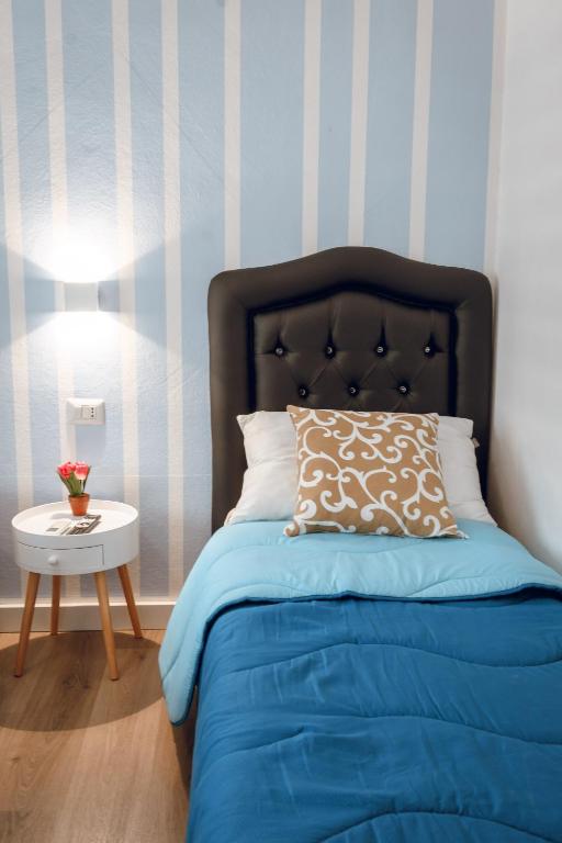 Postel nebo postele na pokoji v ubytování SUITES DELUXE FRONT SEA, Domus Lumeras
