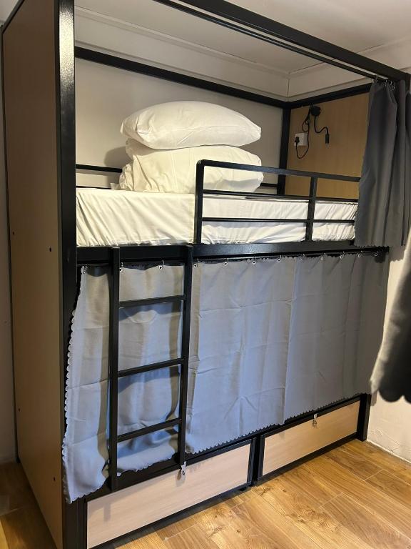 Lagan Backpackers - Cama Individual Em Dormitório Com 6 Camas
