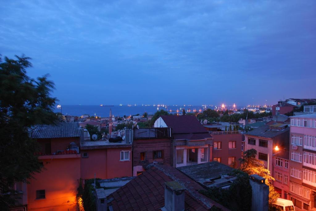 Nespecifikovaný výhled na destinaci Istanbul nebo výhled na město při pohledu z hotelu