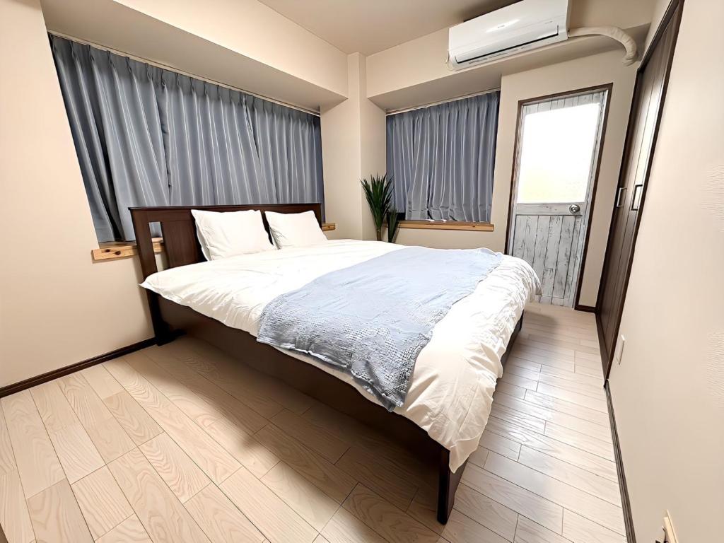 Okubo 10min walk, 2 min to Shinjuku,85 sqm,3BR,Free Wi-Fi , PocketWi-Fi