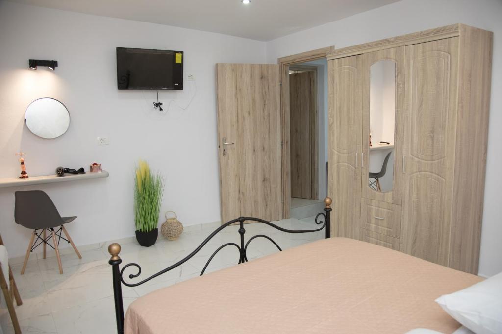 Village Anto Fira - 9