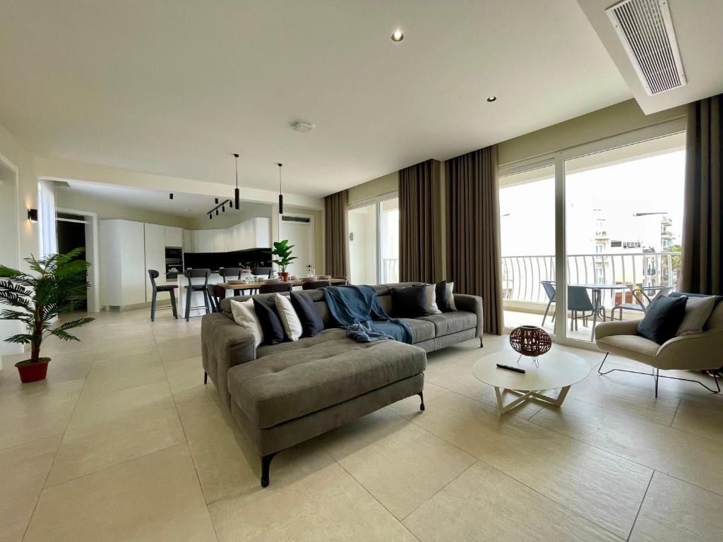 Bugibba Square Seafront Apartments by Holi - 9