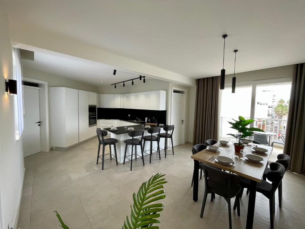 Bugibba Square Seafront Apartments by Holi - 4