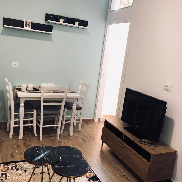 TV a/nebo společenská místnost v ubytování Rezidenca SHOPI Apartments