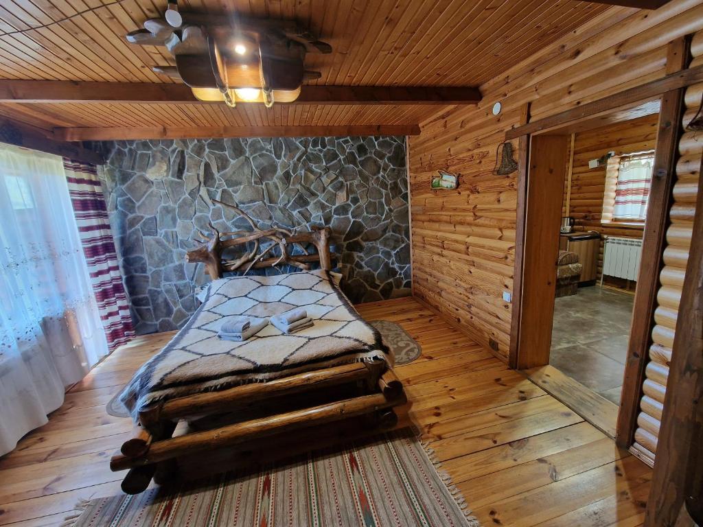 Postel nebo postele na pokoji v ubytování Гуцульська хата