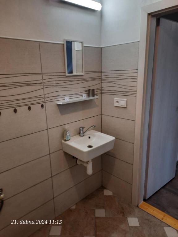 Koupelna v ubytování Skromný apartmán v centru Chebu, 3. Floor