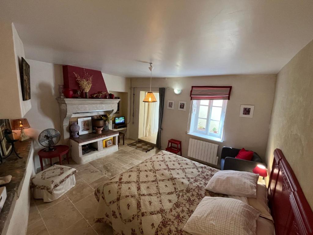 Televízia a/alebo spoločenská miestnosť v ubytovaní Appartement complet - Salles sous Bois