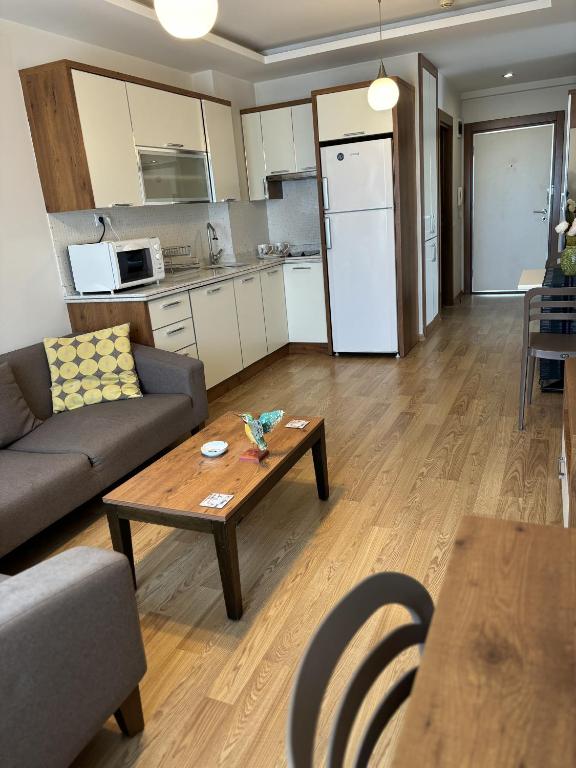 Upart Home - Superior Family Room