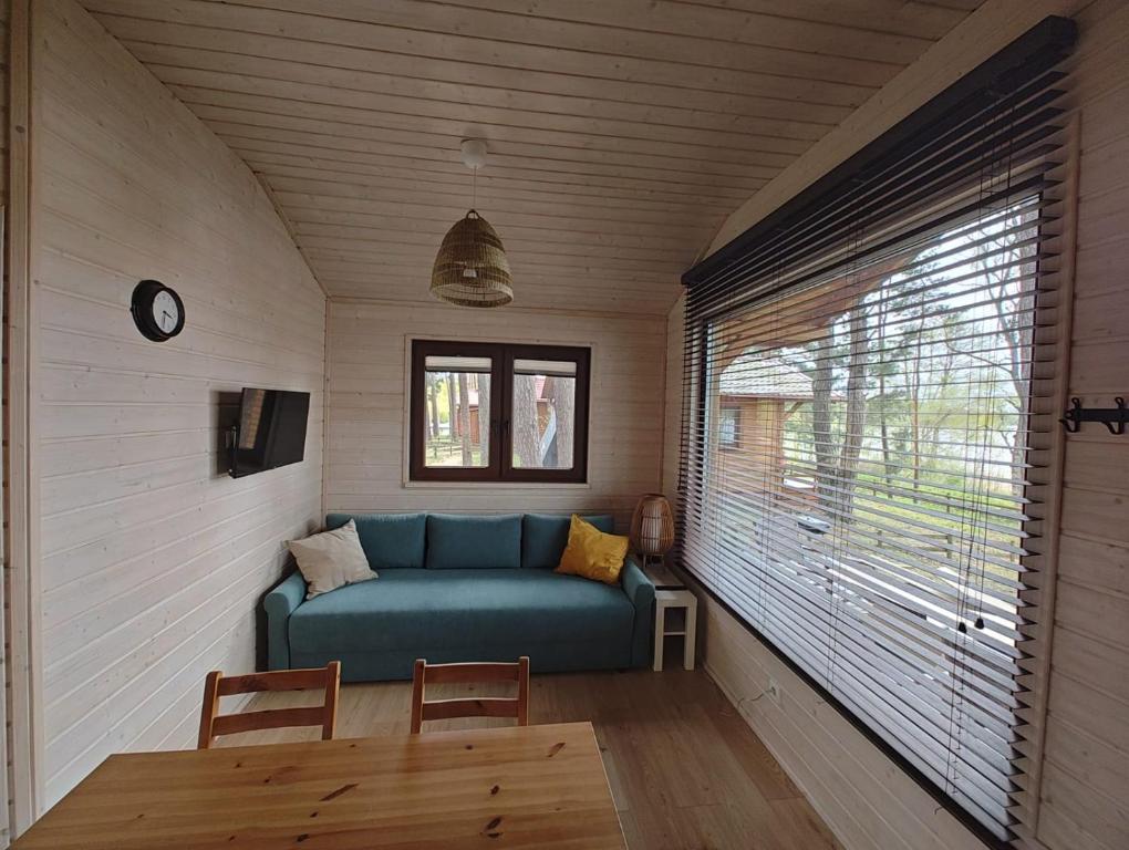Posedenie v ubytovaní Zakątek Wdzydze -domek nr 7 w pierwszej linii od jeziora
