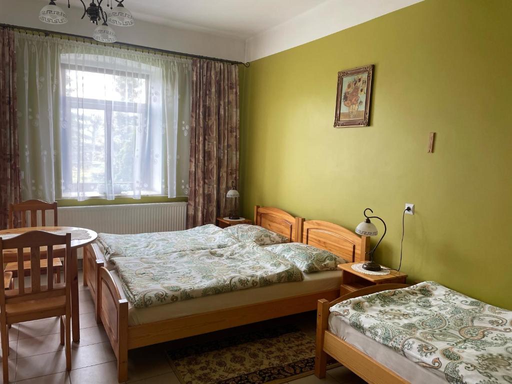 Jurajka - Chambre Quadruple Avec Salle De Bains