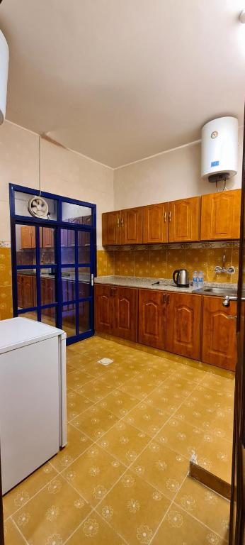 Kuchyň nebo kuchyňský kout v ubytování AL AMAN HOTEL