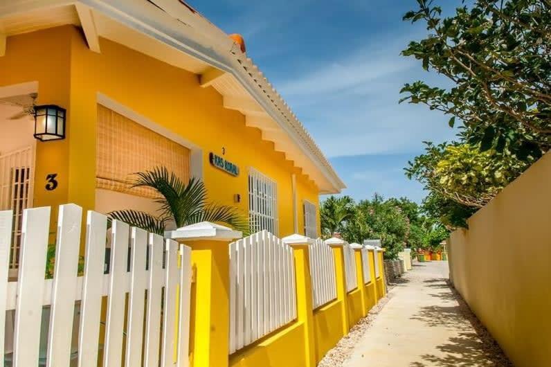 Το κτήριο όπου στεγάζεται  η παραθεριστική κατοικία