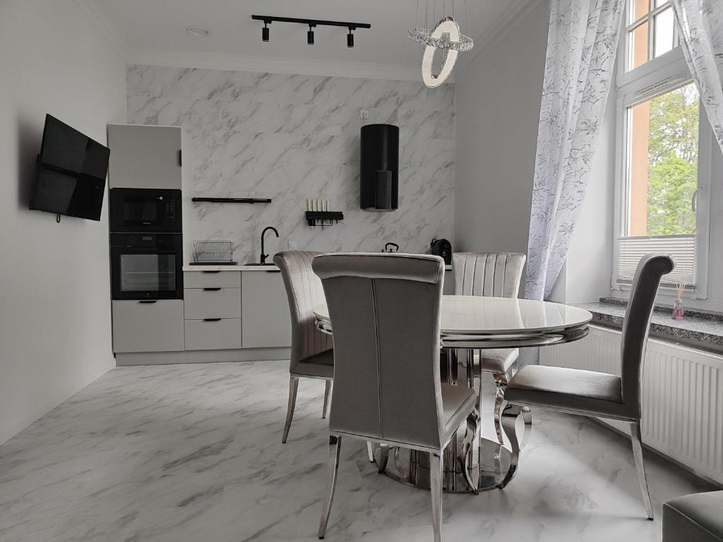 Kuchyň nebo kuchyňský kout v ubytování Apartament Jak w banku