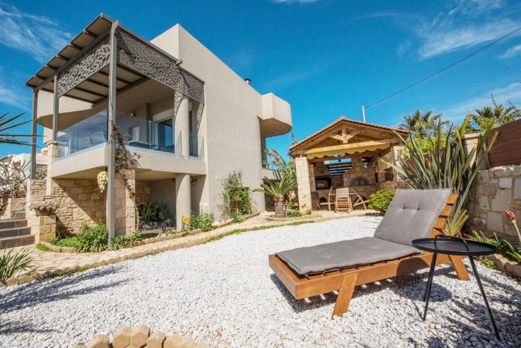 Chic Villa Eleni w BBQ, 3min walk to the sea - Housity
