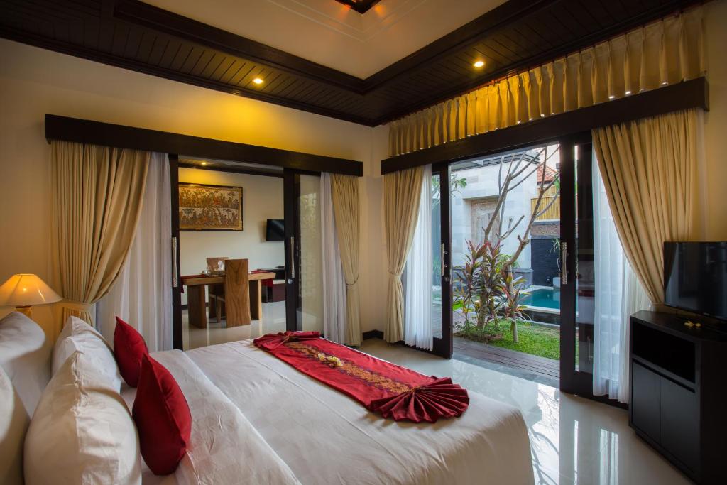 Llit o llits en una habitació de Kayu Suar Bali Luxury Villas & Spa