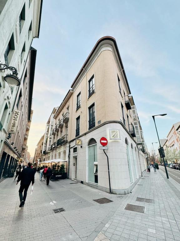 Viktory Apartments - One-Bedroom Apartment