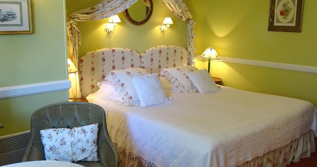 Postel nebo postele na pokoji v ubytování TI AL LANNEC Hotel - Restaurant & Spa