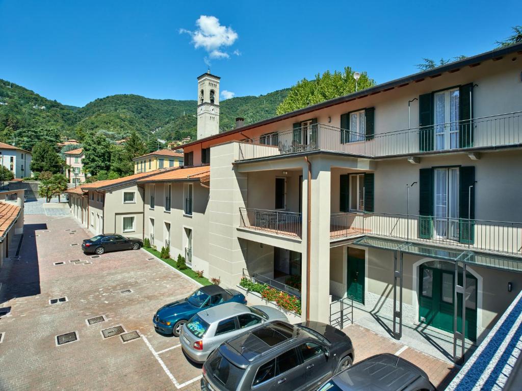 Nespecifikovaný výhled na hory nebo výhled na hory při pohledu z hotelu