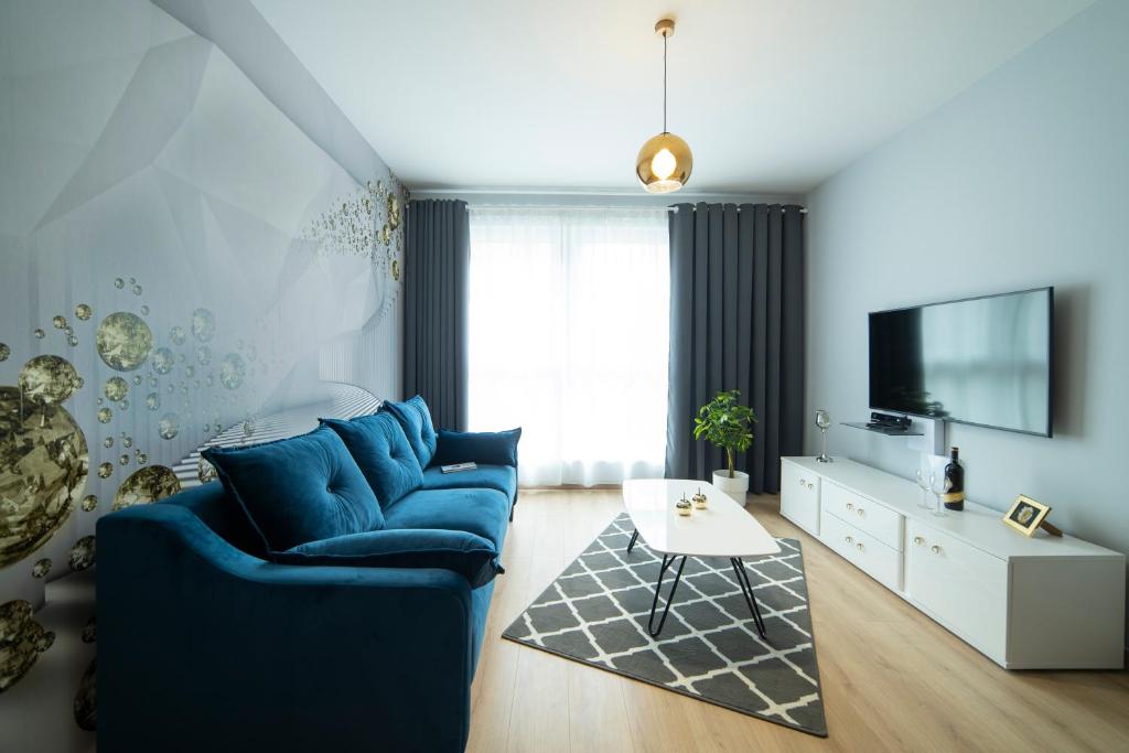 Televízia a/alebo spoločenská miestnosť v ubytovaní 3D Spring Apartments Krakow