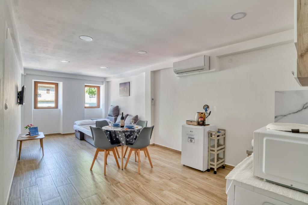 Kuchyň nebo kuchyňský kout v ubytování Apartments Pavic