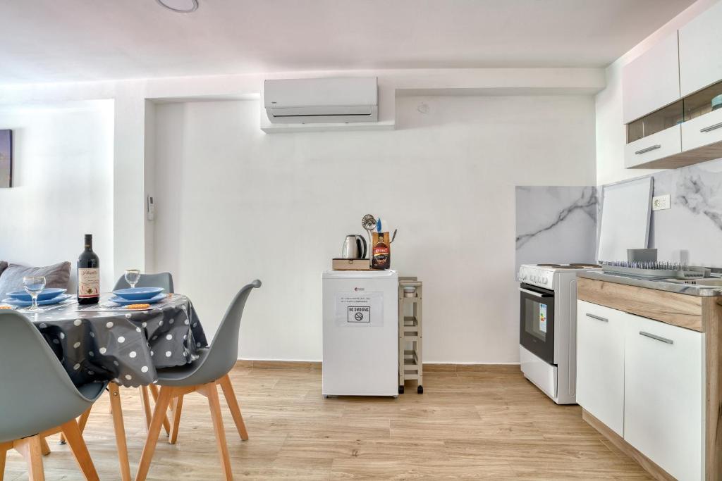 Kuchyň nebo kuchyňský kout v ubytování Apartments Pavic