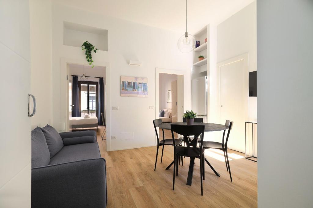 Just Urban Stays - Sunny 2BR Flat in the Heart of Milan - M2 and M4 metro