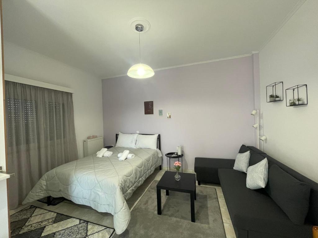 Postel nebo postele na pokoji v ubytování Flo's Apartments