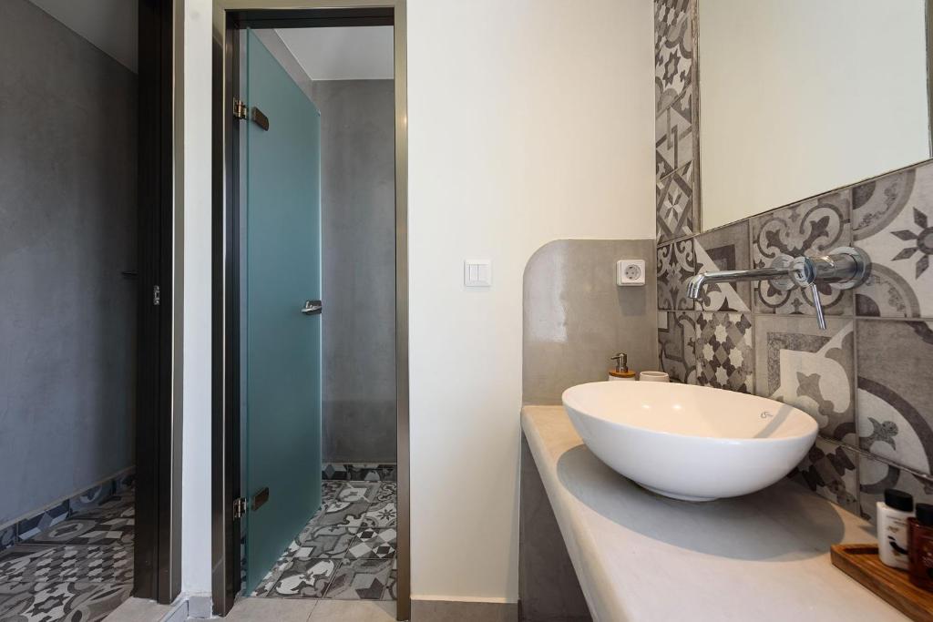 Vammos Luxury Residences - 9