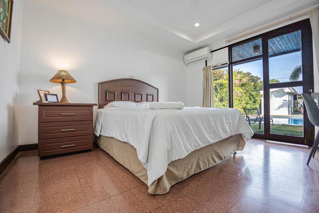 Postel nebo postele na pokoji v ubytování Hotel Caña Brava Inn