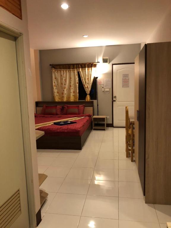 โรงแรมแสนดีเพลส เมาเท่นวิว จอมทอง - Standard Room With Balcony
