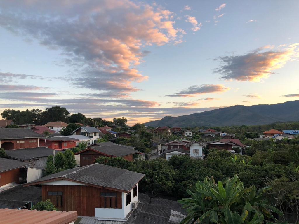 โรงแรมแสนดีเพลส เมาเท่นวิว จอมทอง - Double Room With Balcony