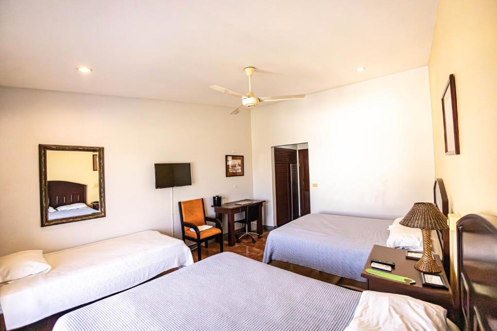 Postel nebo postele na pokoji v ubytování Hotel Caña Brava Inn