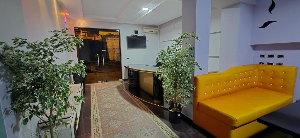 Posezení v ubytování KOA Hotel Tiranë