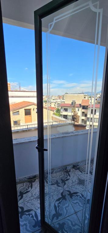 Balkón nebo terasa v ubytování KOA Hotel Tiranë