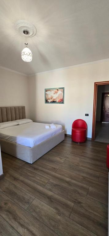 Postel nebo postele na pokoji v ubytování KOA Hotel Tiranë