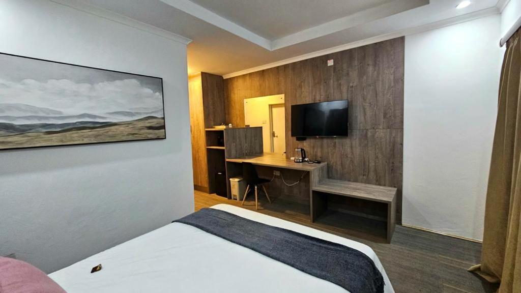 TV a/nebo společenská místnost v ubytování Serene Stay Guesthouse