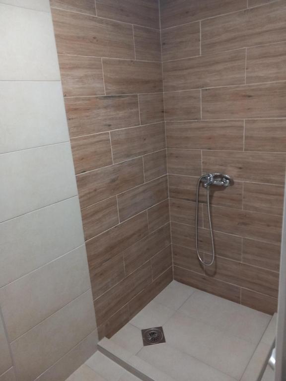 DM Apartment tesisinde bir banyo