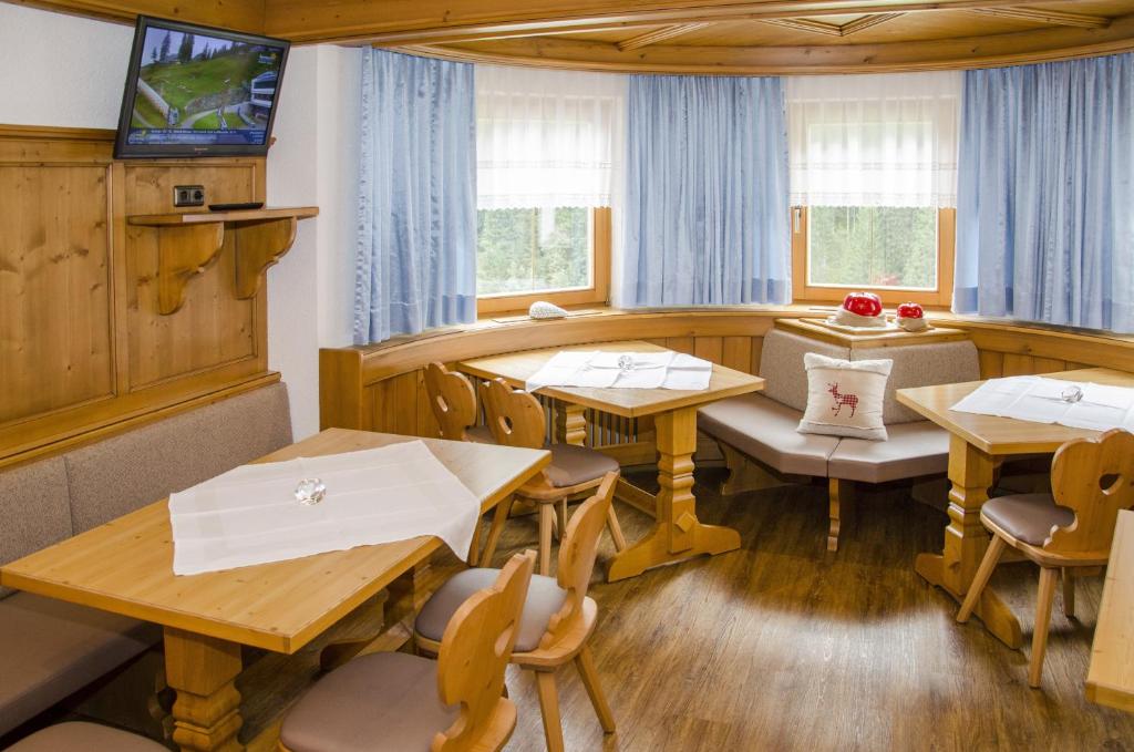 TV a/nebo společenská místnost v ubytování Haus Angela