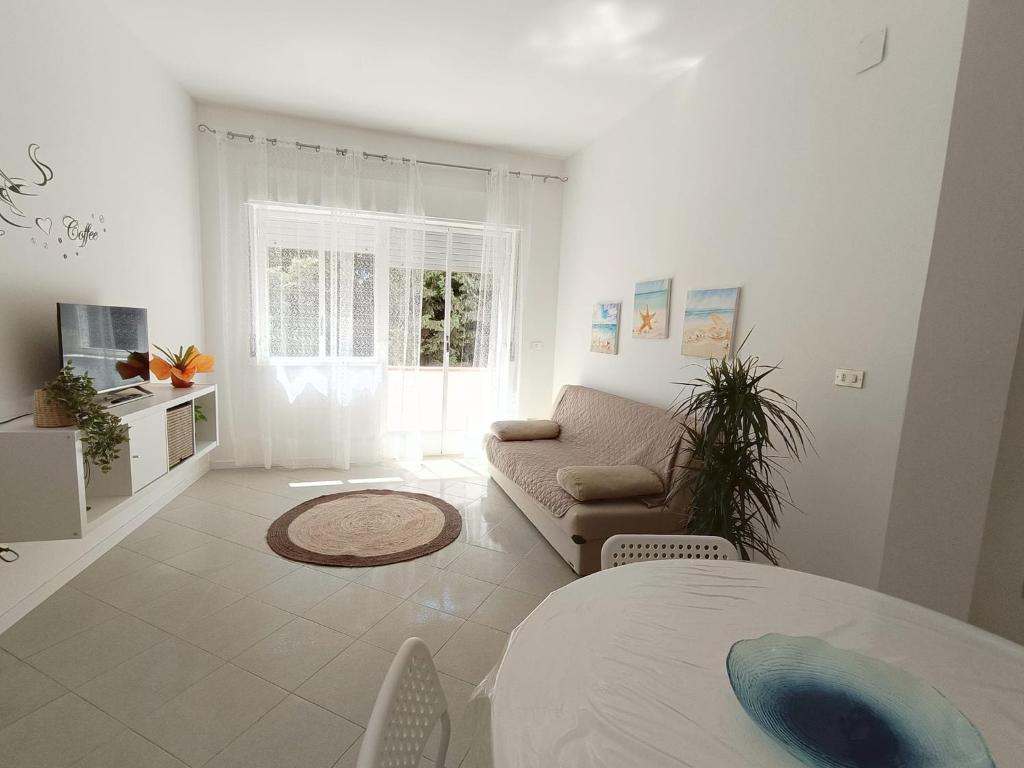 Televízia a/alebo spoločenská miestnosť v ubytovaní Perla Home Speciale Vacanze 2025 Casa perfetta per gruppi coppie e famiglie vivi la Sicilia a modo tuo