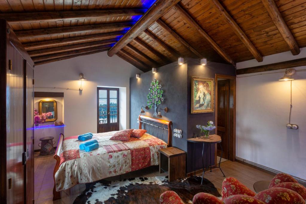 a bedroom with a bed and a couch at II Sogno di Anna & Emma in Ossuccio