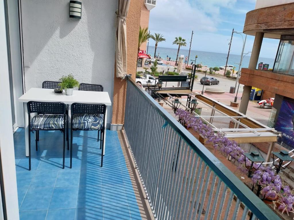 Balkón nebo terasa v ubytování APARTAMENTO con TERRAZA VISTAS AL MAR
