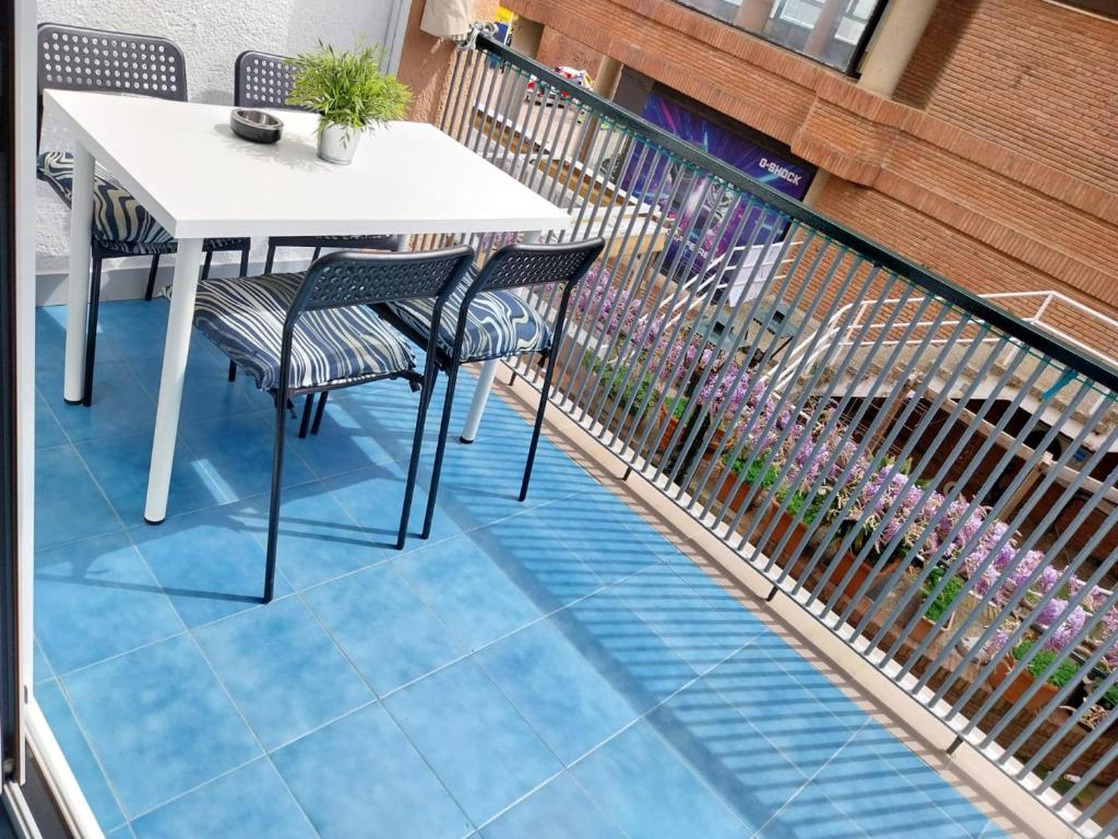 Balkón nebo terasa v ubytování APARTAMENTO con TERRAZA VISTAS AL MAR