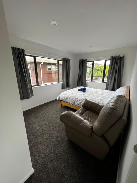 Modern Home by the Reserve - Resim 7